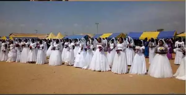 Glamorous! 80 Couples Wed in Style at a Catholic Church in Nasarawa State (See Photos)